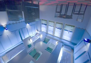 Как выглядит самый маленький гостиничный номер в мире (видео)