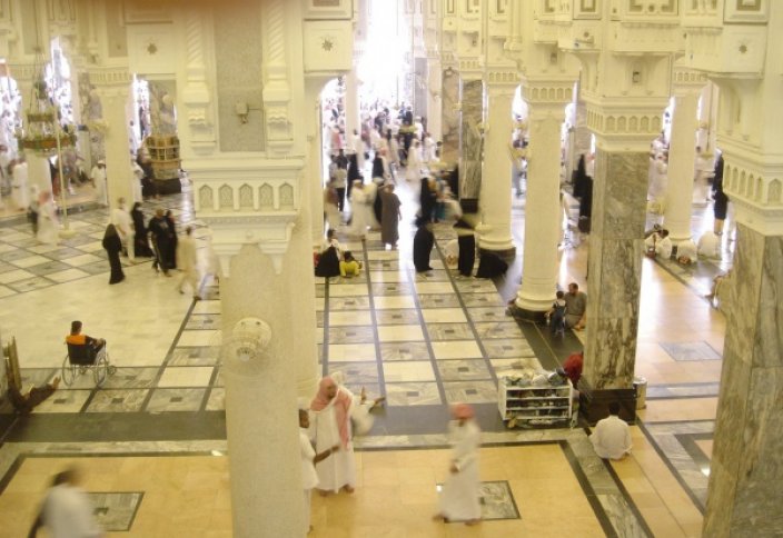 «Мечеть Аль-Харам» обновляет внутренний интерьер