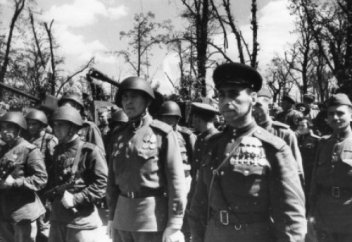 Келесі аялдама Бақтыораз Бейсекбаев көшесі. Ол кісі кім?