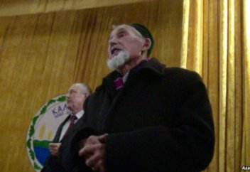 Суд над имамом деревни, выступившим против строительства свинофермы