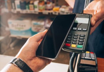 Разные: Перечислены преимущества отказа от наличных