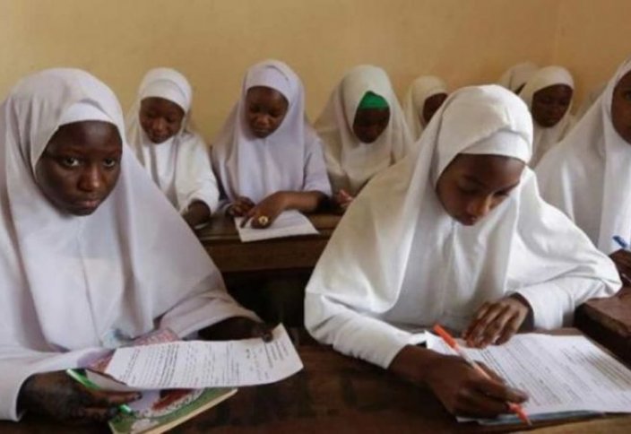 Разное: Руководство школы ответит за унижение учениц в хиджабе
