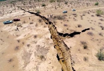 Терең жарықшақтан Африка құрлығы қақ айырылып, екіге бөлінуі мүмкін (фото+видео+карта)