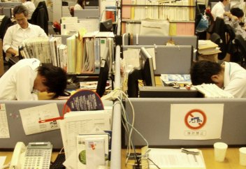 Қарбалас өмірден қашатындар қарасы артып келеді