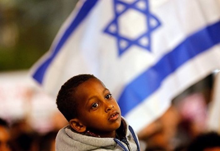 Израильский раввин назвал чернокожих «обезьянами»