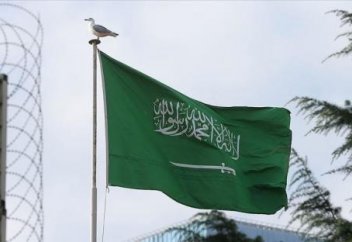 Эр-Рияд временно отменил международные рейсы. В Малайзии около 200 человек заразились коронавирусом в мечети