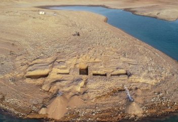 Засуха обнажила 3400-летний дворец на территории Ирака (фото+видео)