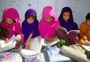 Ауған әйелдері неге сауатсыз?