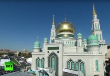 Путин принимает участие в торжественном открытии Соборной мечети в Москве (видео)