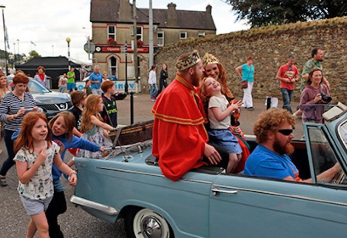 Жирен түстілер жиылды