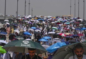 Почти 270 000 паломников без разрешений не смогли въехать в Мекку