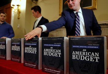 США достигли рекордного дефицита бюджета