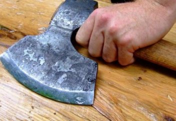 Қол мен Балта