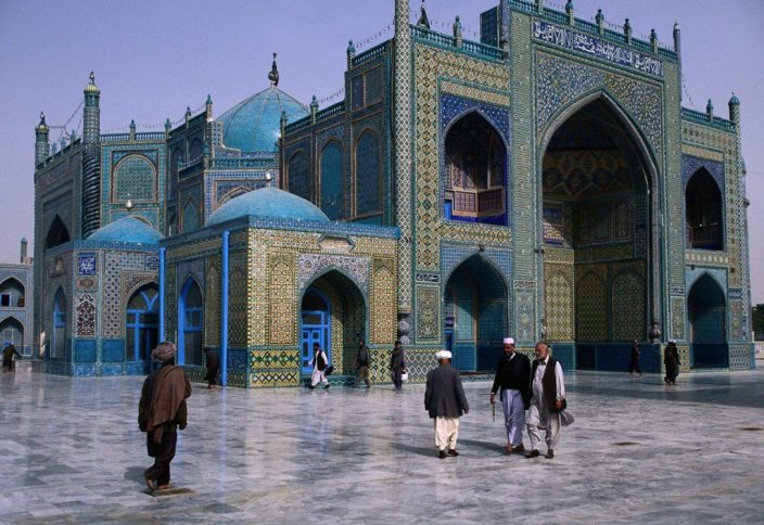 Чудо в пустыне Афганистана: Голубая мечеть Хазрат Али (фото)