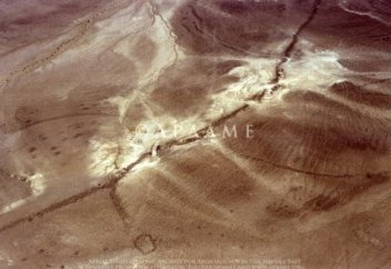 Ученые не в силах разгадать тайну древней стены Хатт Шебиб в Иордании