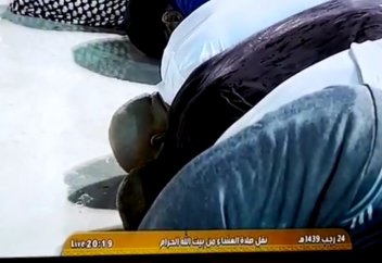 В Заповедной мечети под проливным дождем (ВИДЕО)