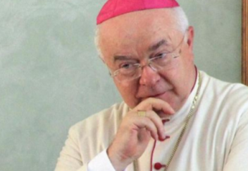 Абақтыға жабылуы тиіс архиепископ ауруханадан бір-ақ шықты