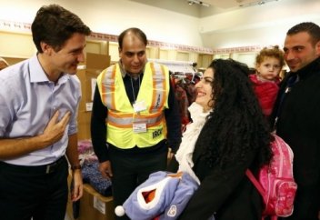 Канадалықтардың Сириялық босқындарды жылы қарсы алуы (видео)