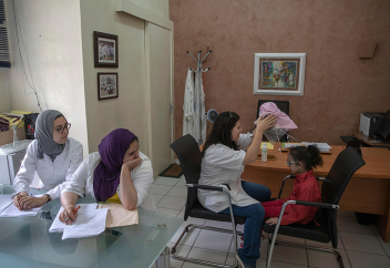 Дети ночи Этих людей убивают лучи солнца. Они прячутся от света и выходят на улицу после заката