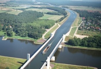 Әлемдегі ең керемет су көлігі жүруге арналған көпірлер (фото)