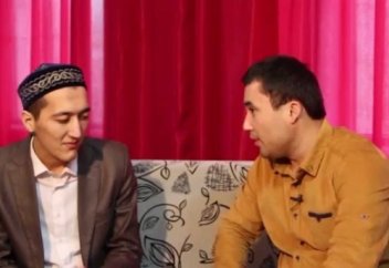 Құран жаттап жүрген зағип жан. Алла разы болсын!!!