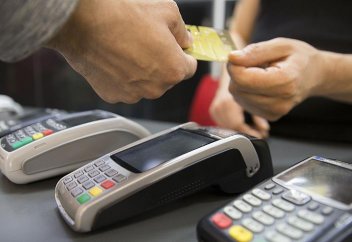 «Кредиттік карта» арқылы берілген несиені 55 күн ішінде қайтарып үлгерсе, пайыз қосылмайды екен. Пайдалануға бола ма?