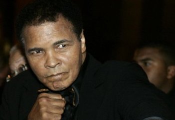 Легендарный боксер Мохаммед Али скончался в США
