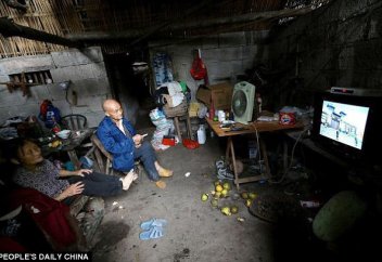 Қытайлық жұбайлар 54 жыл бойы үңгірде өмір сүрген (фото)