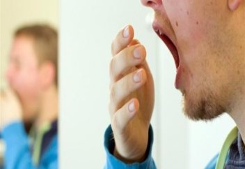 Намазда дауыс шығарып есінесе, намаз бұзыла ма?