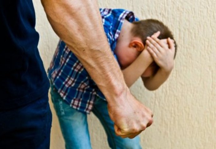 Наказание за насилие над детьми ужесточат: Сенат принял закон