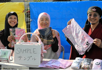 Хиджабы с темой сакуры стремятся к пониманию ислама в Японии