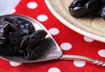 Чернослив сделает кости женщин более прочными