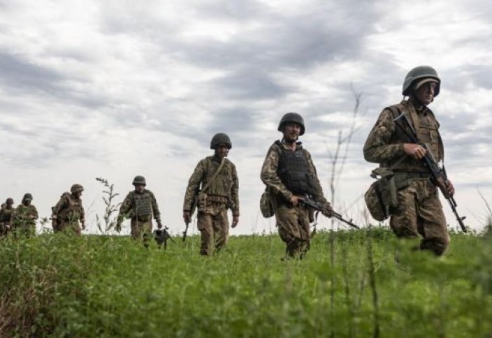 Американец увез семью от ЛГБТ в "духовную россию" – его отправили "пушечным мясом" в Украину